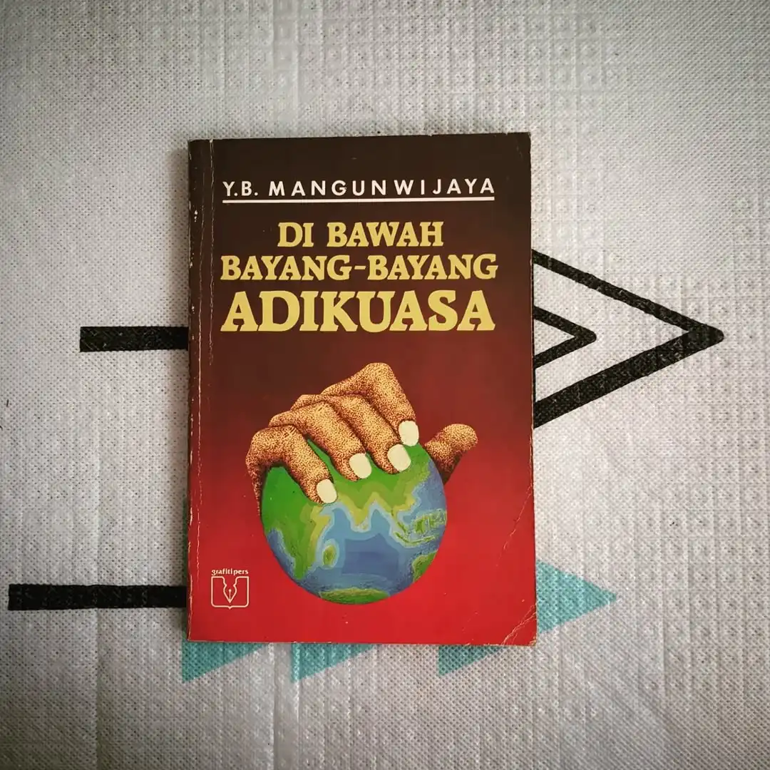 Di Bawah Bayang-Bayang Adikuasa - gambar 1