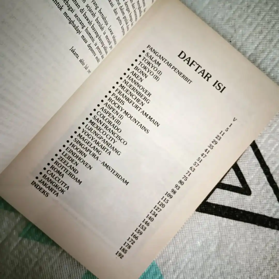 Di Bawah Bayang-Bayang Adikuasa - gambar 2
