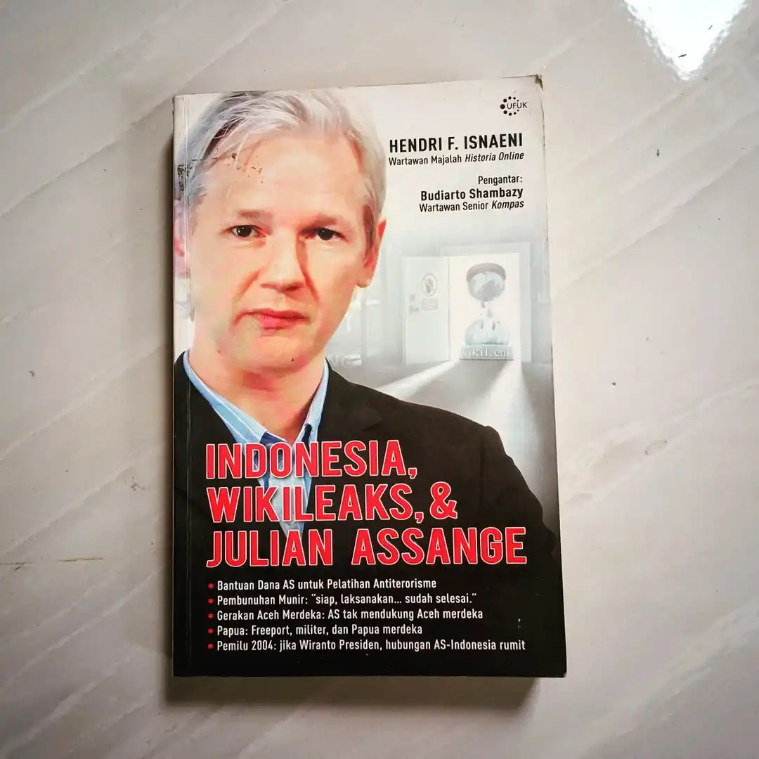 Jual buku bekas Indonesia, Wikileaks, & Julian Assange