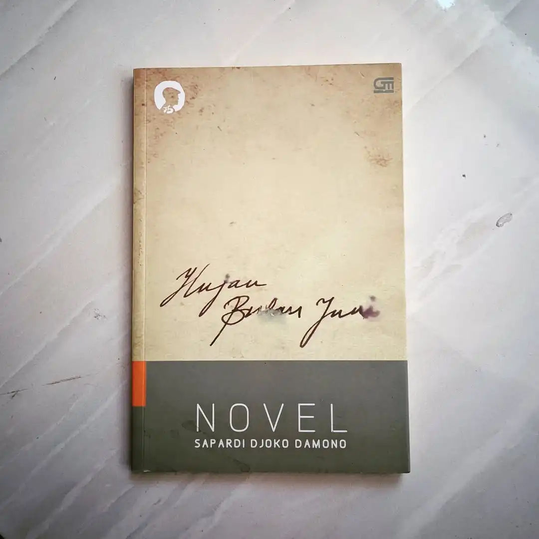 Jual buku bekas NOVEL HUJAN BULAN JUNI